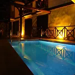 Amazon Petite 4*