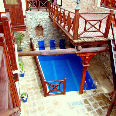 Amazon Petite Palace 4*