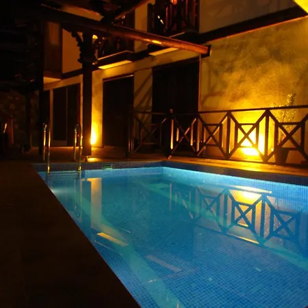 Amazon Petite Palace 4*