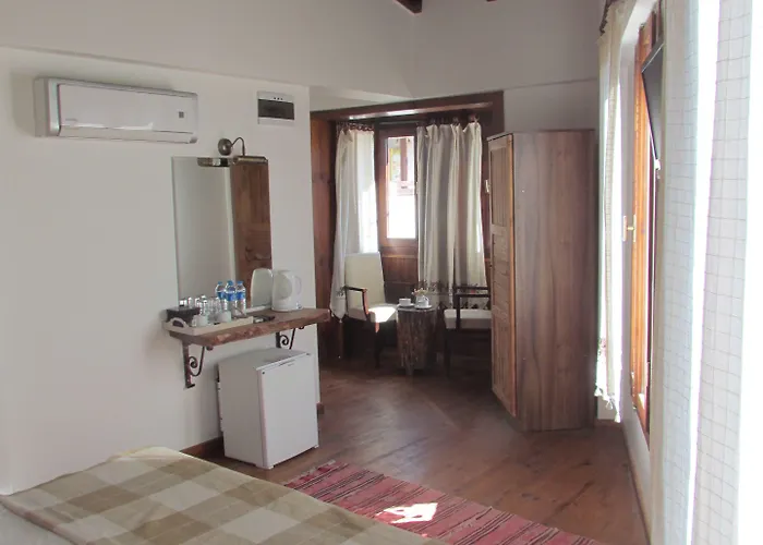 Amazon Petite Palace 4*