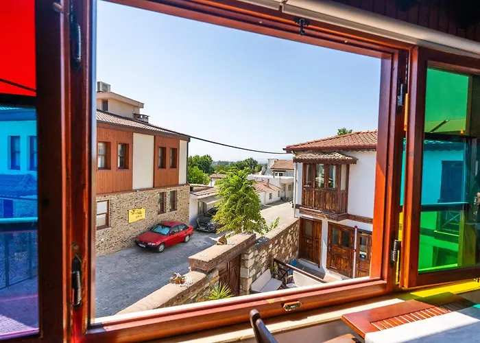 Amazon Petite Palace 4*