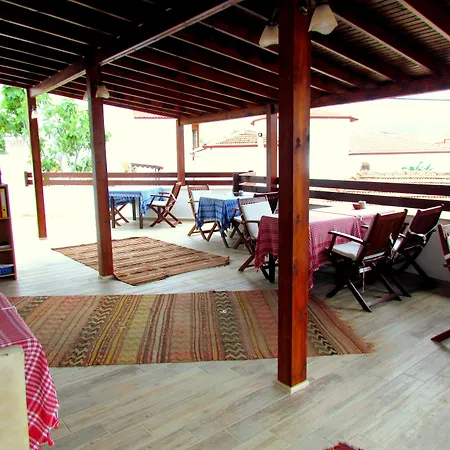 Amazon Petite Palace Πανσιόν 4*