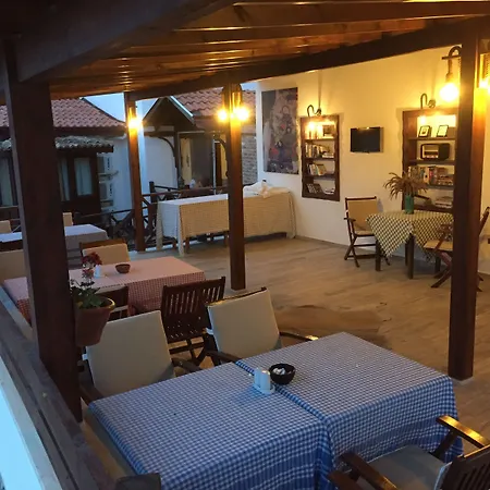 Amazon Petite Palace 4*
