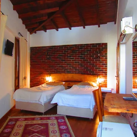 Πανσιόν Amazon Petite Palace 4*