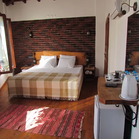 Amazon Petite Palace Πανσιόν 4*