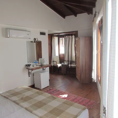 Amazon Petite Palace 4*
