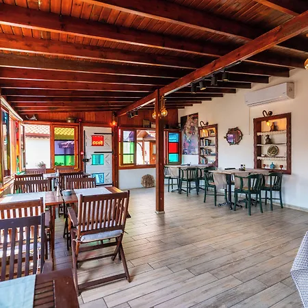 Πανσιόν Amazon Petite Palace 4*