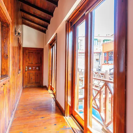 Πανσιόν Amazon Petite Palace 4*