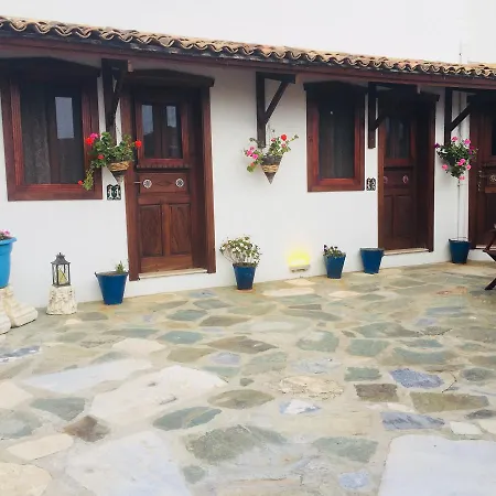 Amazon Petite Palace בית הארחה