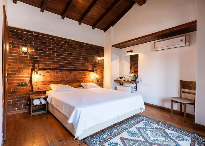 Amazon Petite Palace