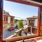 Amazon Petite 4*