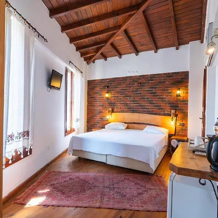 Гостевой дом Amazon Petite Palace 4*