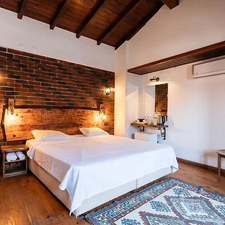 Amazon Petite Palace