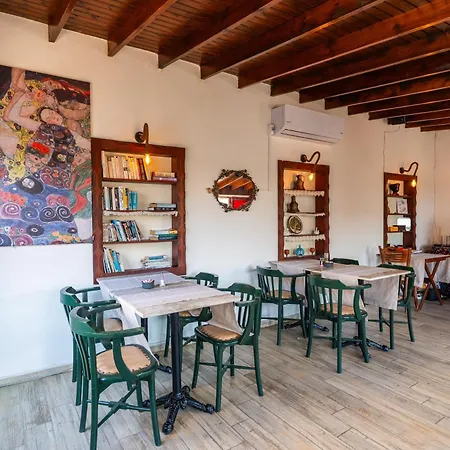 Amazon Petite Palace Гостевой дом 4*