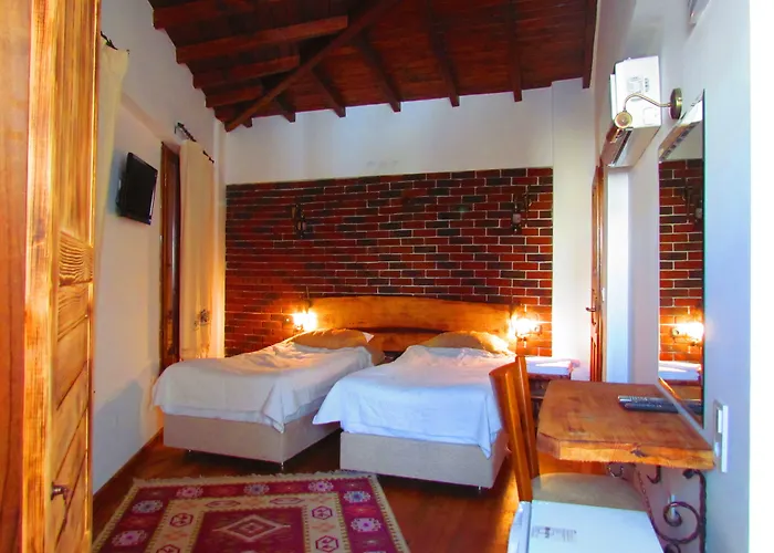 Гостевой дом Amazon Petite Palace 4*